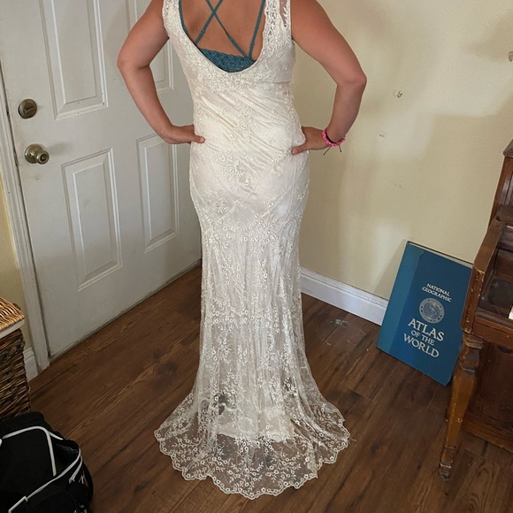Authentic Vintage lace Wedding Dress - Picture 4 of 10